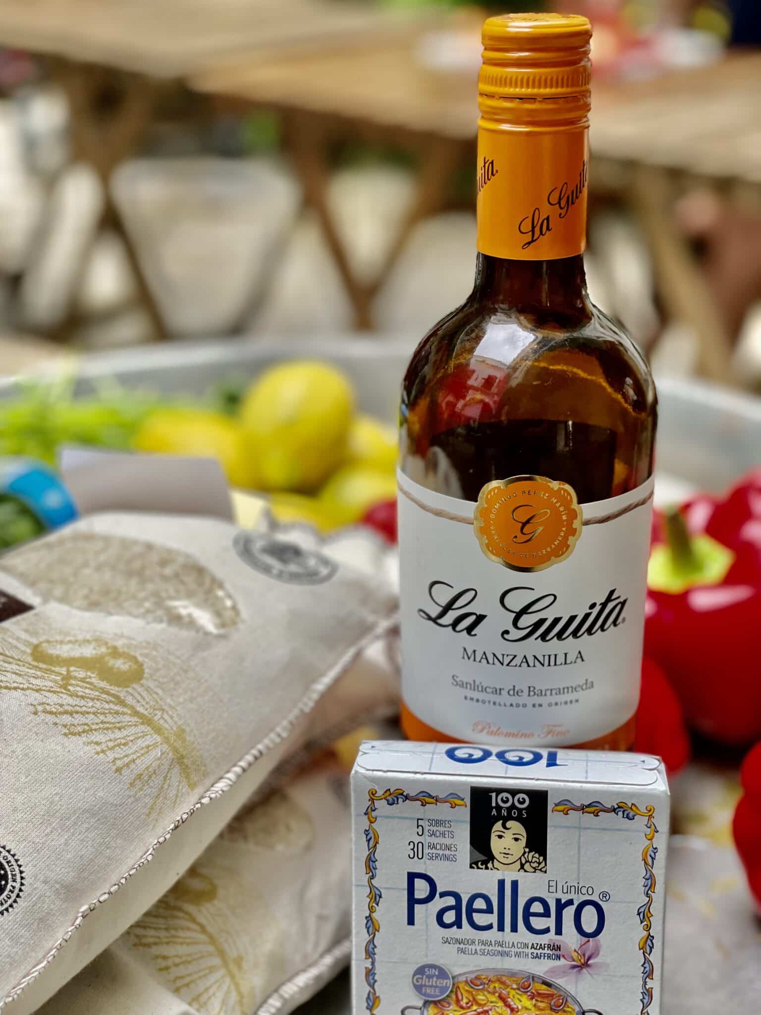 Flaske Manzanilla-sherry og spanske råvarer